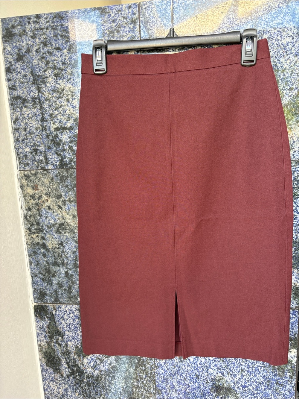Banana republic burgundy skirt sz 4